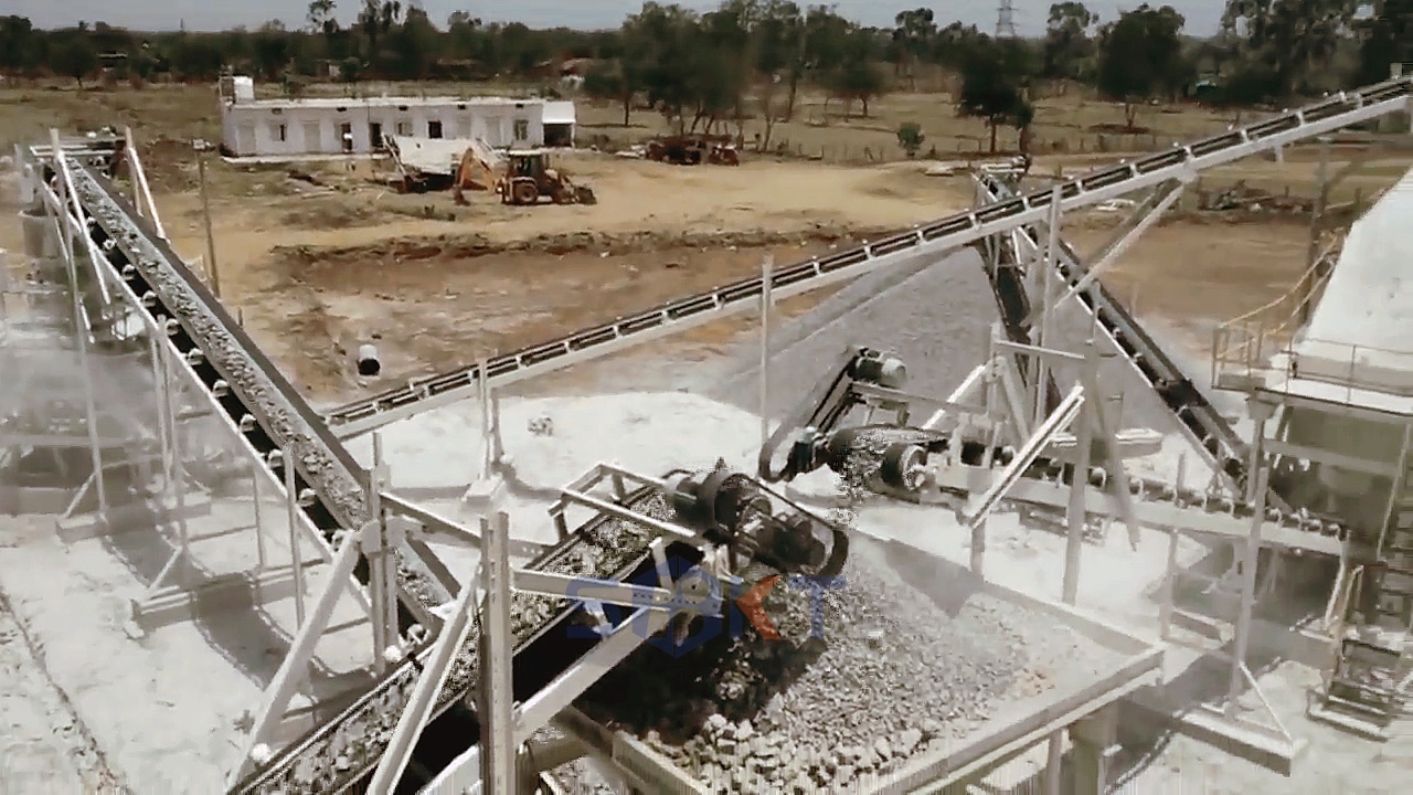 Stone crushing scene pictures